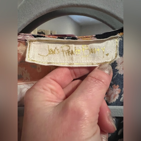 Jen’s Pirate Booty xs shirt - Picture 9 of 9